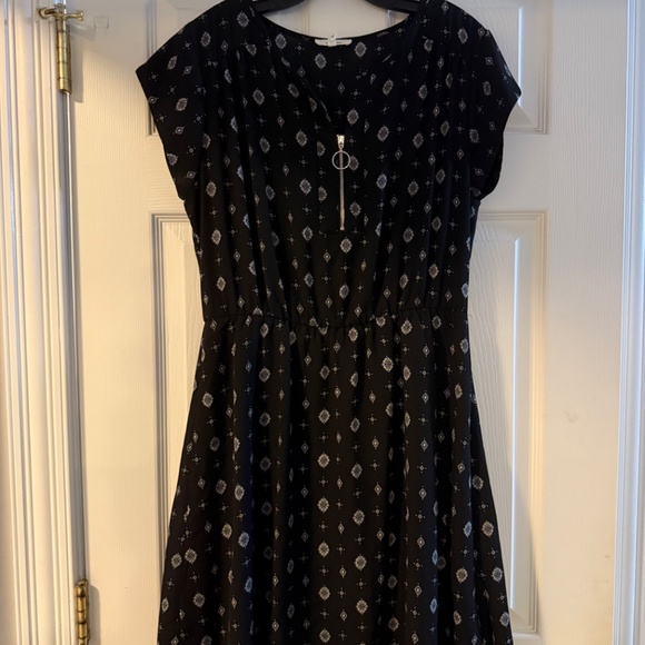 Black Patterned Dress - Picture 3 of 4